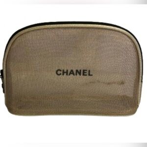 CHANEL GOLD MESH COSMETIC BAG •
BLACK SNOWFLAKE CC LOGO ZIPPER PULL